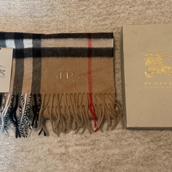 Burberry scarf - Picture 3 of 5